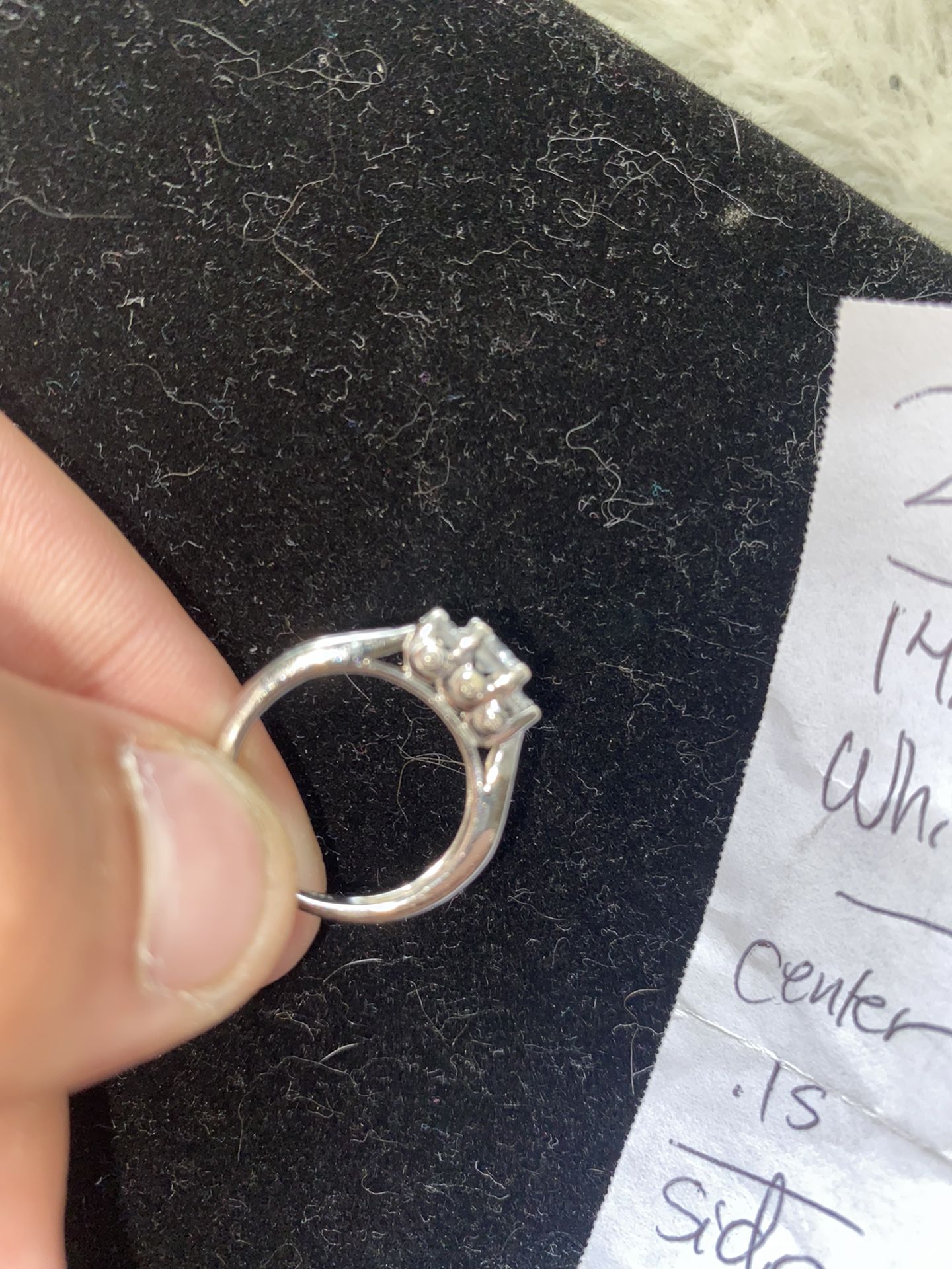 2.6 gram of white gold .46 karot diamond