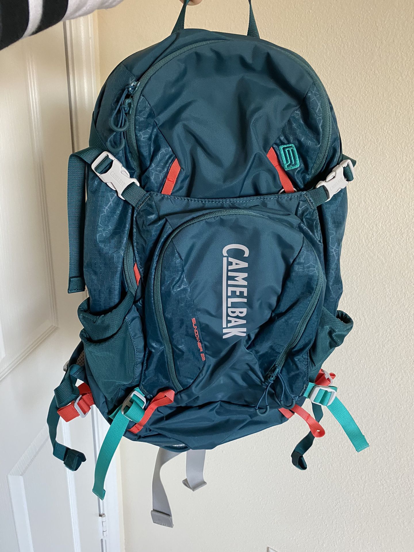 sundowner 22 backpack camelback