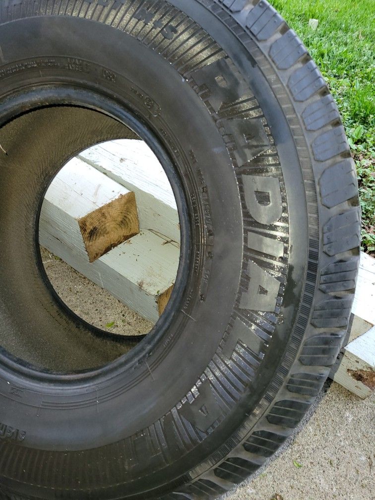 2 Radial A/T stampede 33x12.50 R15LT