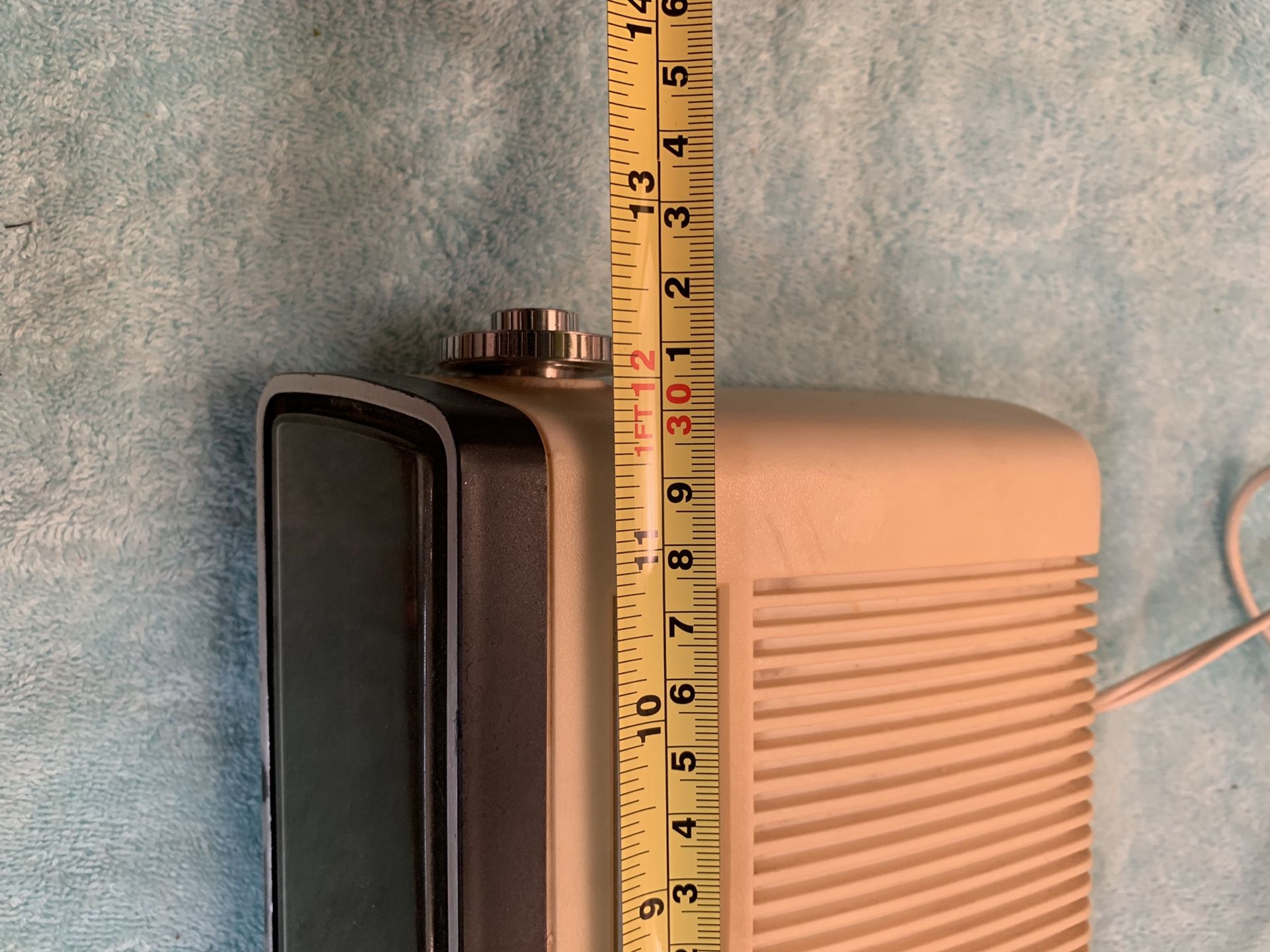 Vintage clock AM/FM radio alarm works great old flip numbers