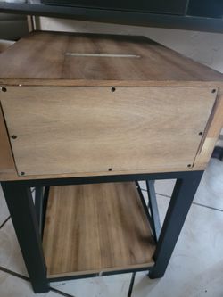 Wooden table with very hard heavy black metal with a hole in the upper part to put letters very nice new we are in South Gate

Mesita de madera con me Thumbnail