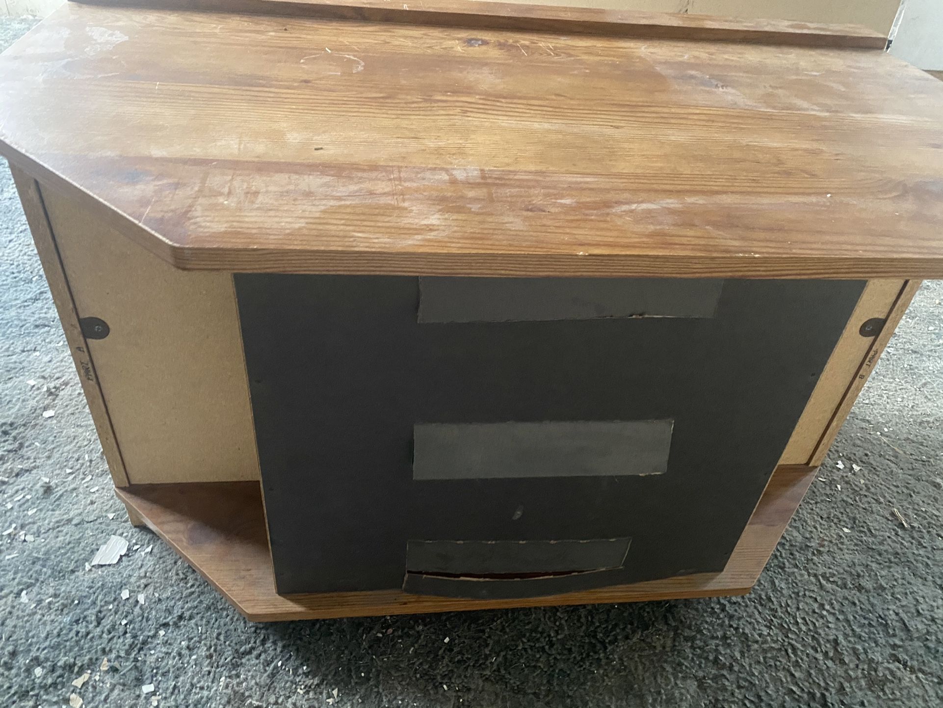 Corner Table / TV Stand