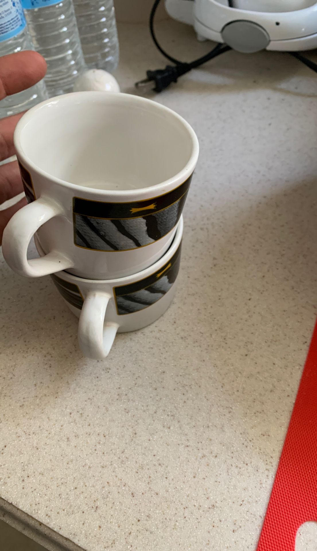 Two coffee cups two small bowls for medium bowls three large bowls three small plates four medium plates and four large plates