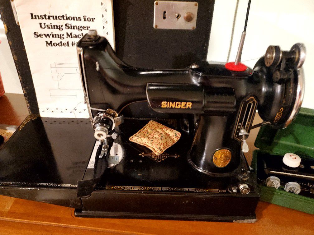 Singer Sewing Machine.  221 Featherweight..1938