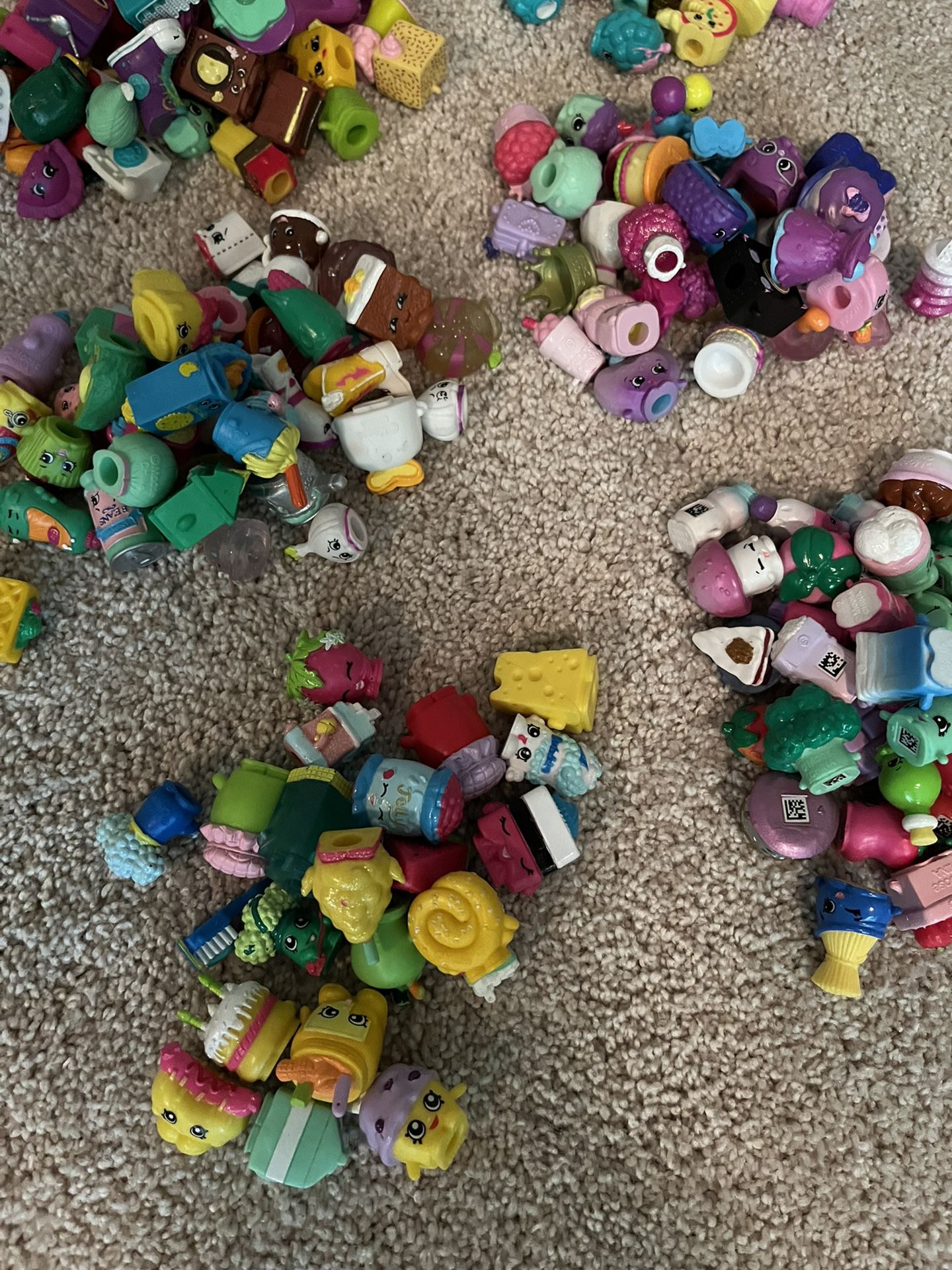 Shopkins And Variety Of Accessories