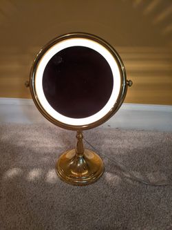 Magnifying Lighted Mirror Thumbnail