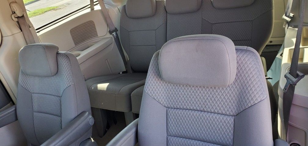 2010 Chrysler Town & Country