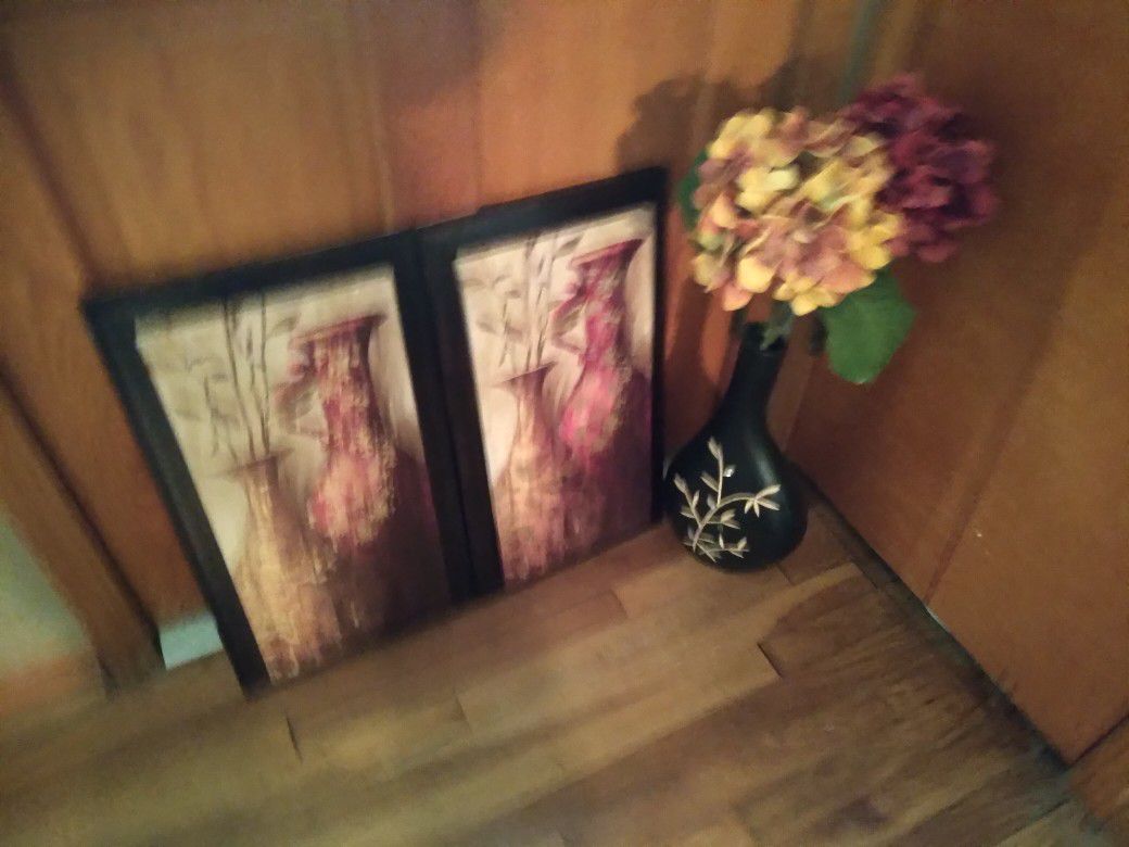 Wall Decor, Plus Vase with flowers