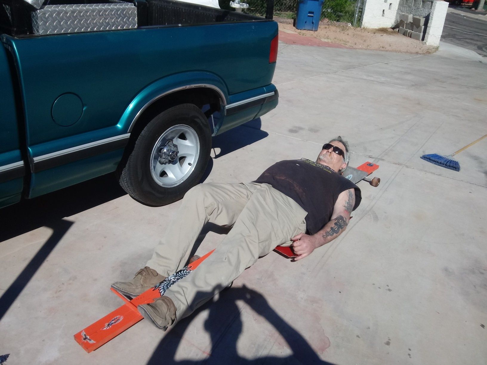 EXTREME DOWNHILL STREET LUGE