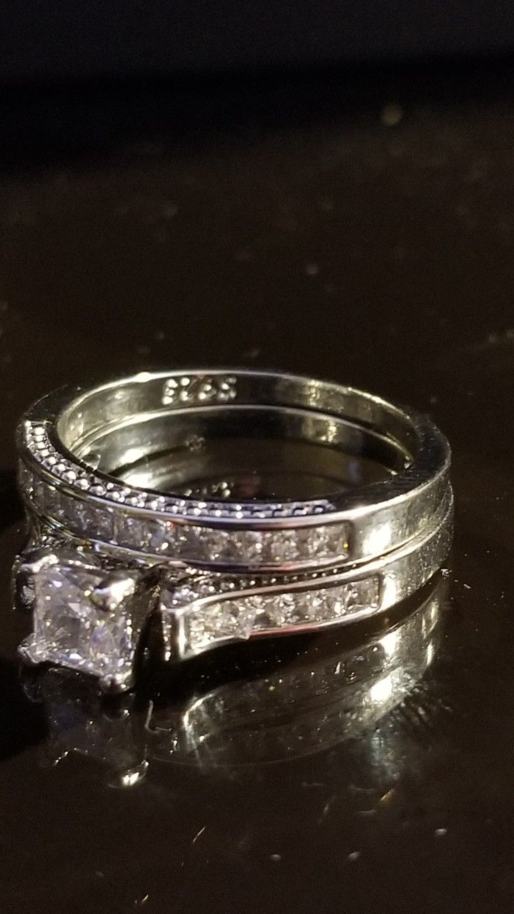 Gorgeous princess Cut Women's Wedding Engagement Promises Ring Size 6