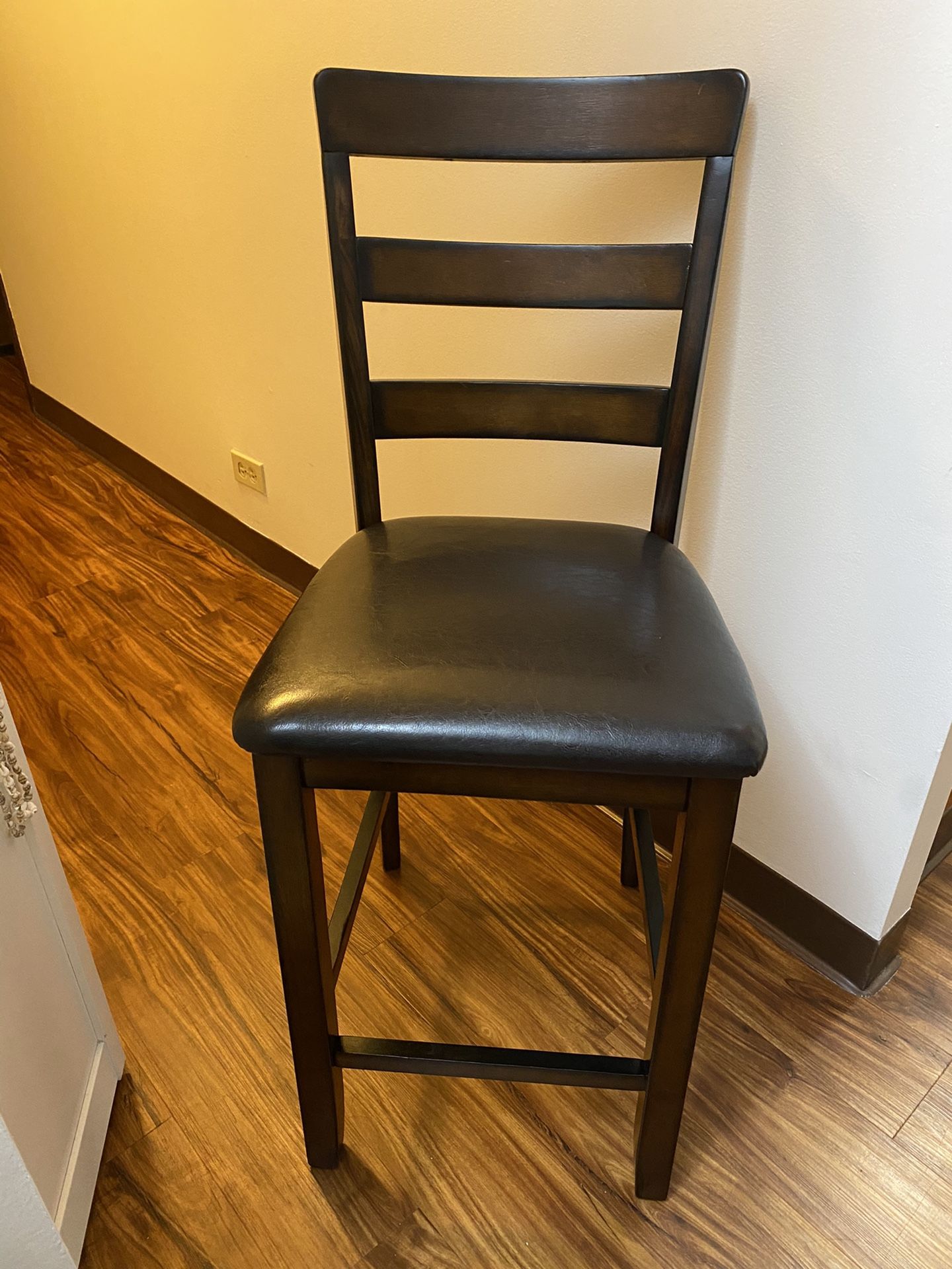 Good condition table set!