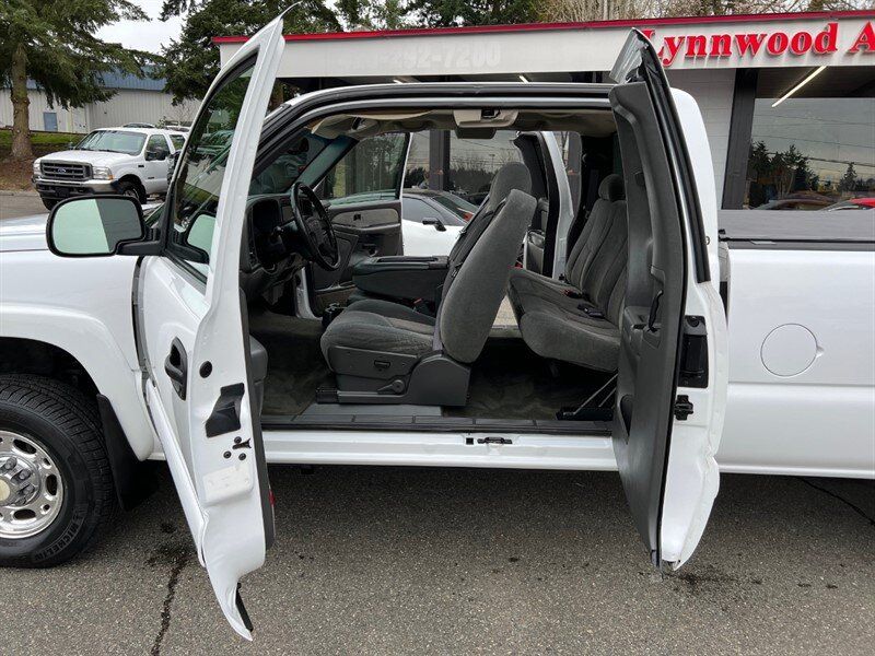2003 Chevrolet Silverado 2500 4dr Extended Cab