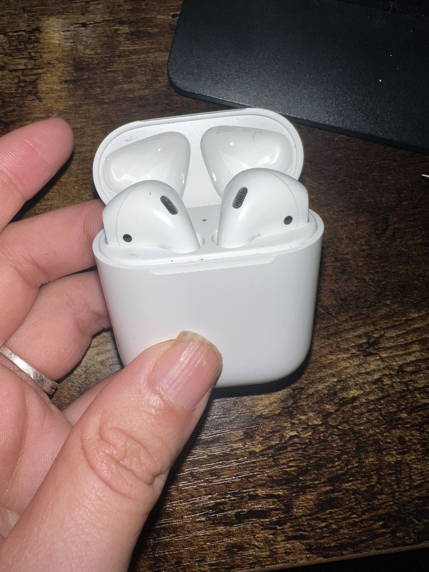 Apple AirPods Gen 1