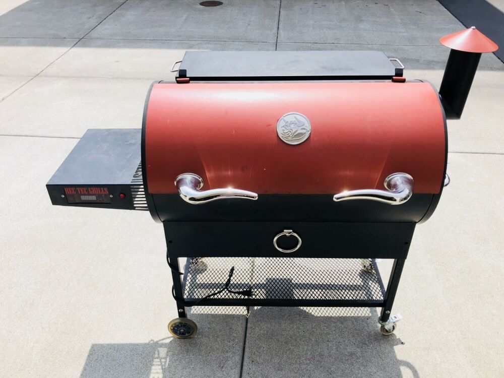 REC TEC GRILLS BULL (RT700) WOOD PELLET GRILL/BBQ for Sale in