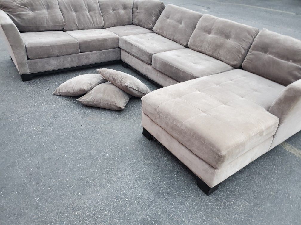 Sectional Couch With Delivery