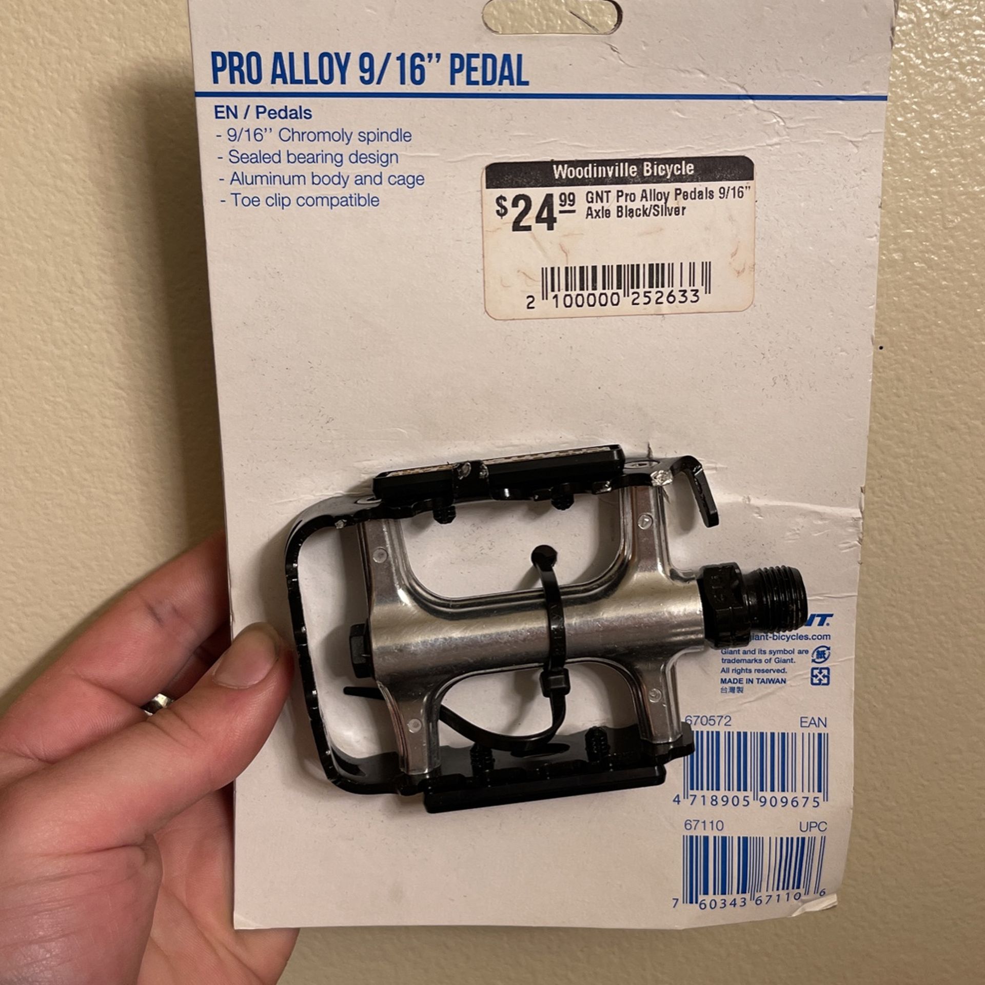 Giant pro alloy bike pedals NEW