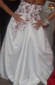 Davids Bridal WhiteWedding Dress W/ Apple Red Embossing.