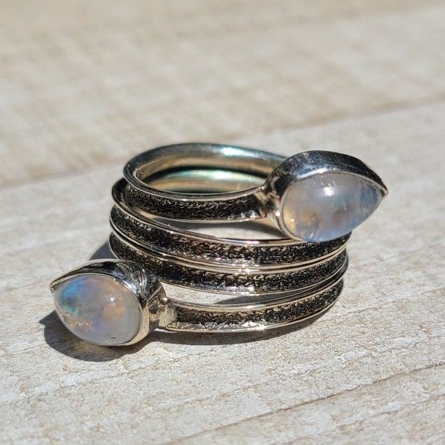 Rainbow Moonstone - India 925 Ring