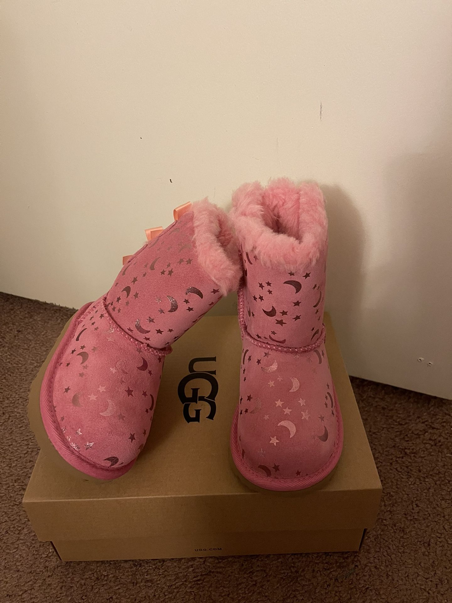 100% Authentic Brand New in Box UGG Bailey Bow Moon and Stars Boots / Color: Pink / Toddler size 6, 7, 8