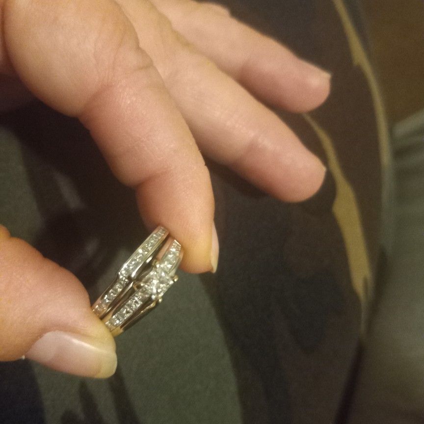 Wedding Ring Princess Cut .