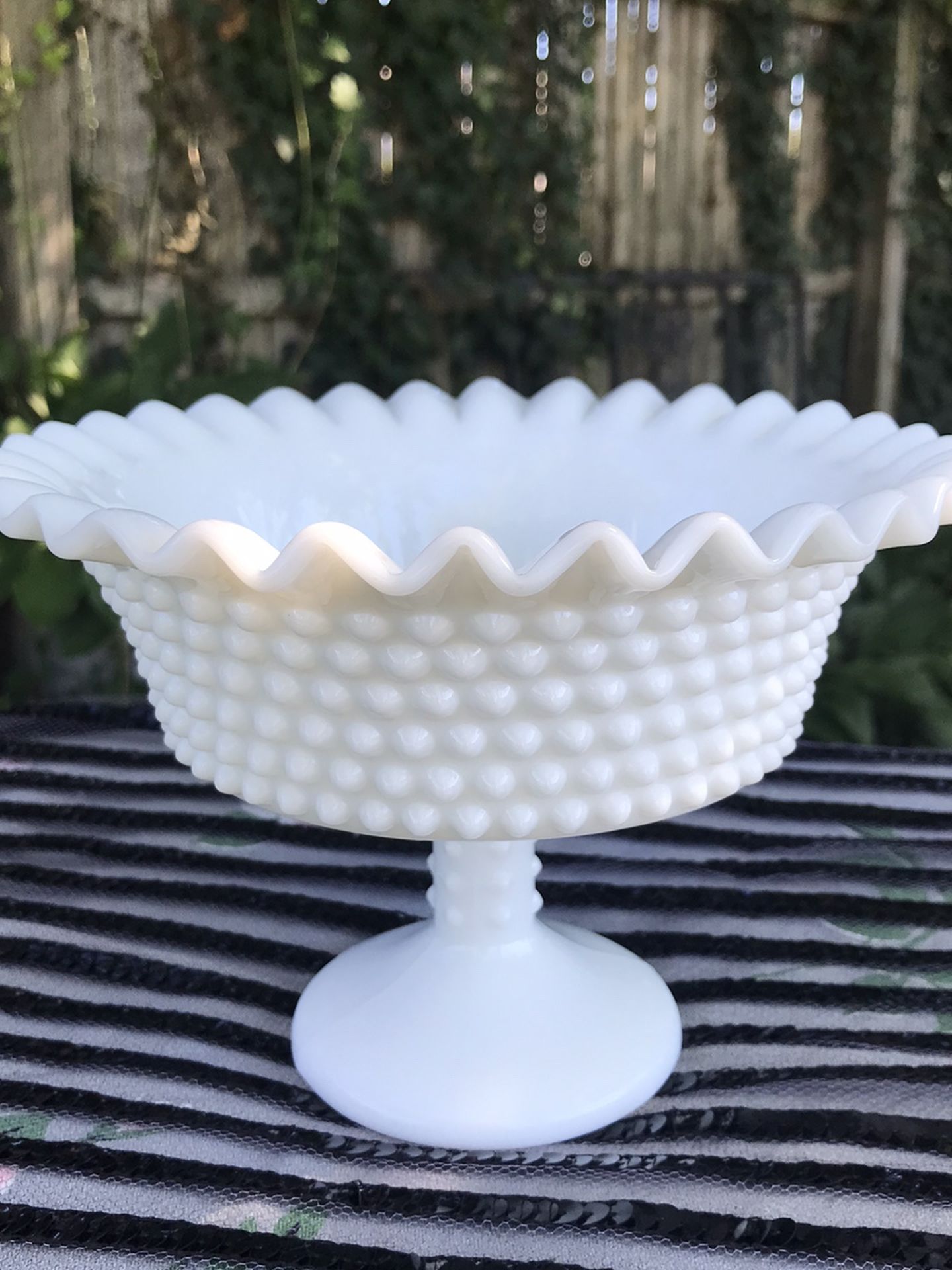 Beautiful Vintage Milk Glass Fruit 🍎 Bowl