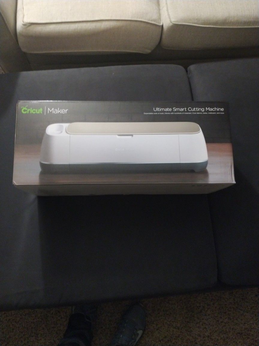 CRICUT MaKER ULT. SMART CUT MACHINE
