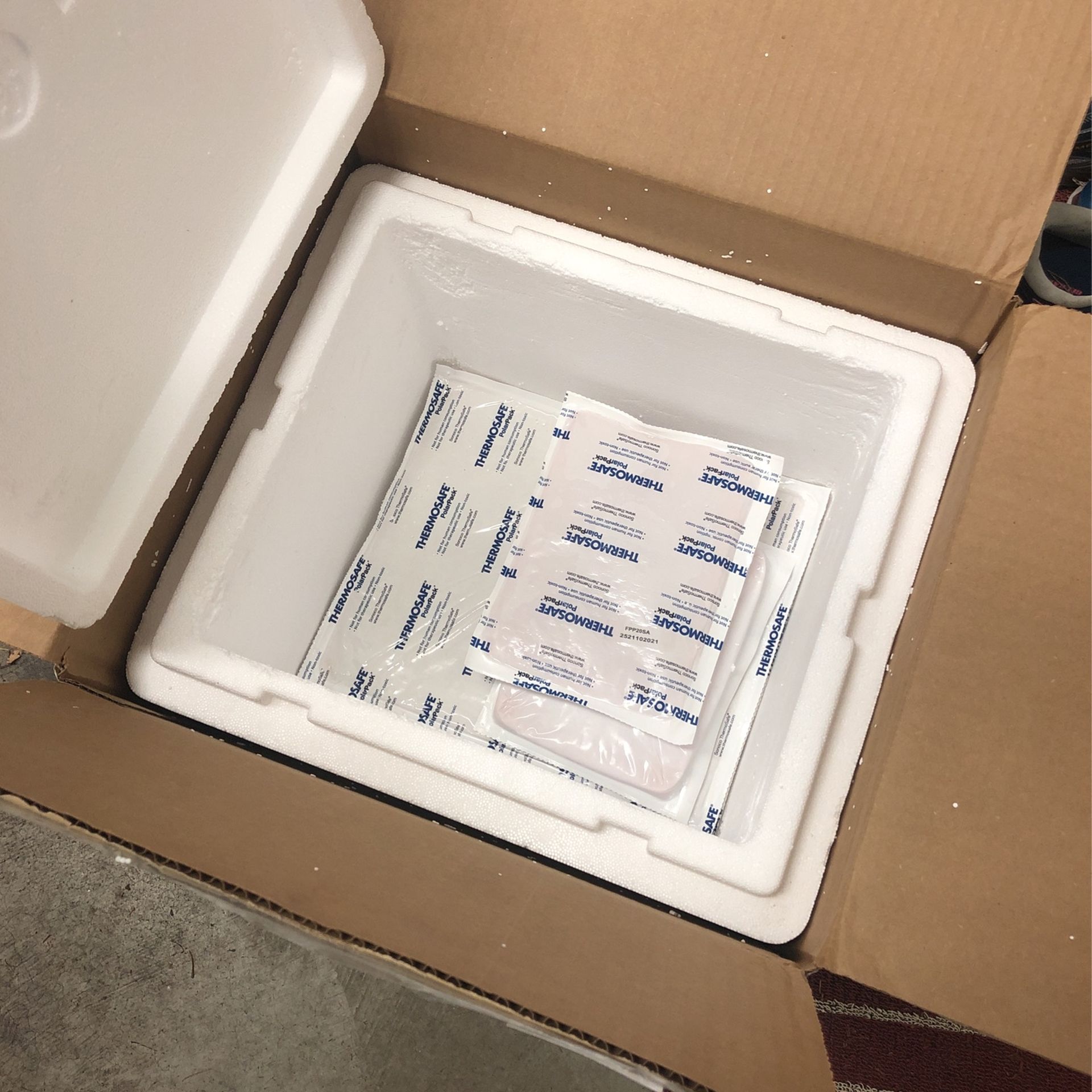 Insulated Shipping Box With Ice Packs