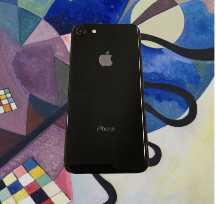 iPhone 8 (64 GB) Unlocked With Warranty