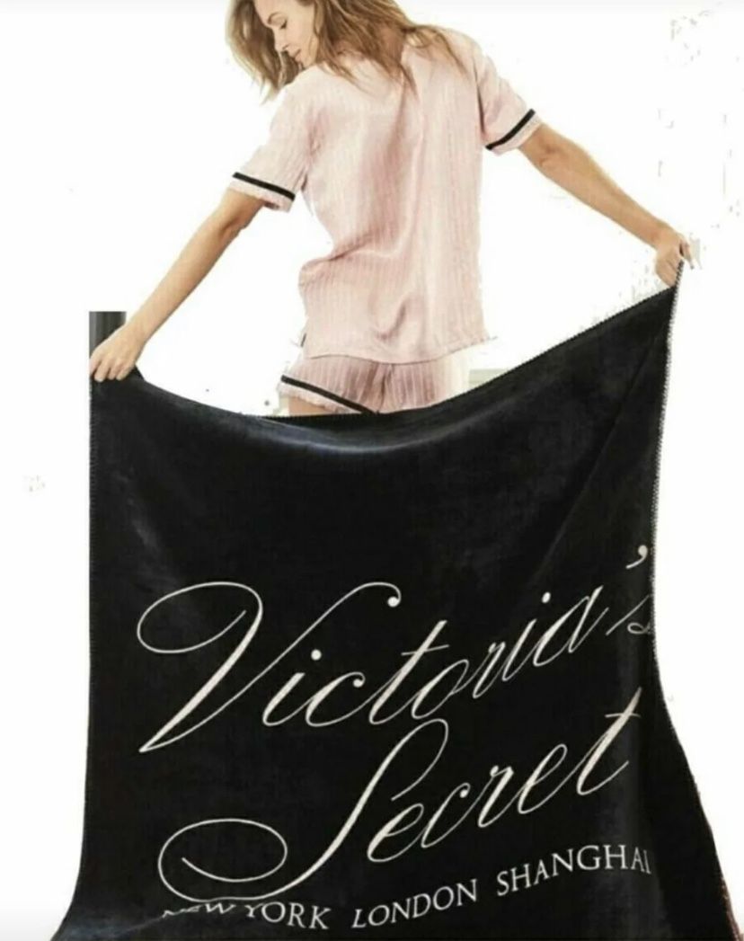 Victoria’s Secret Sherpa blanket