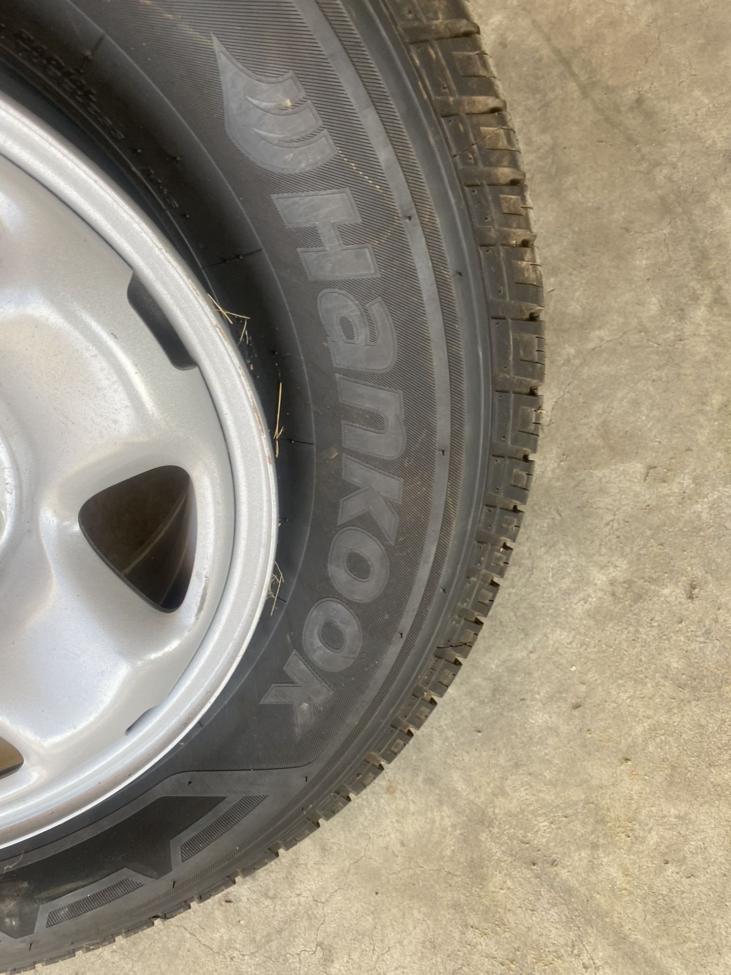 Hankook P245/75R16 109S Tires and Wheels