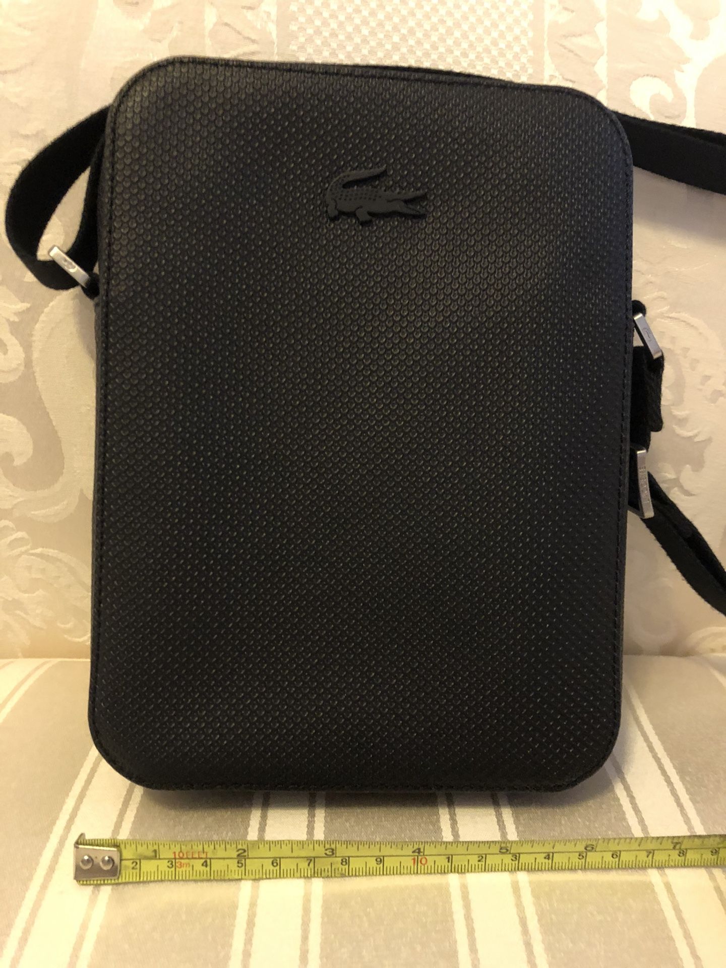 Lacoste Crossbody Bag: After The Perfect Accessory To Store Essentials