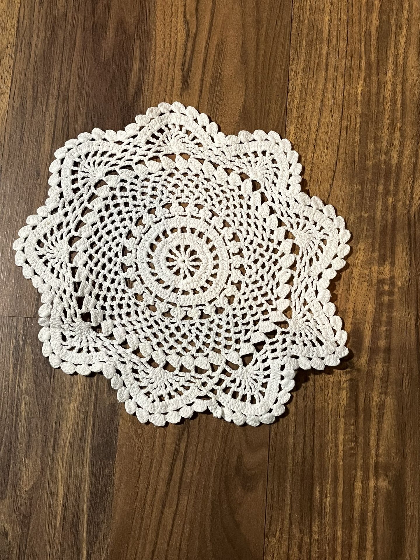 Vintage Table Runner/W 2 Doilies ~ Kitchen ~ Dining Room