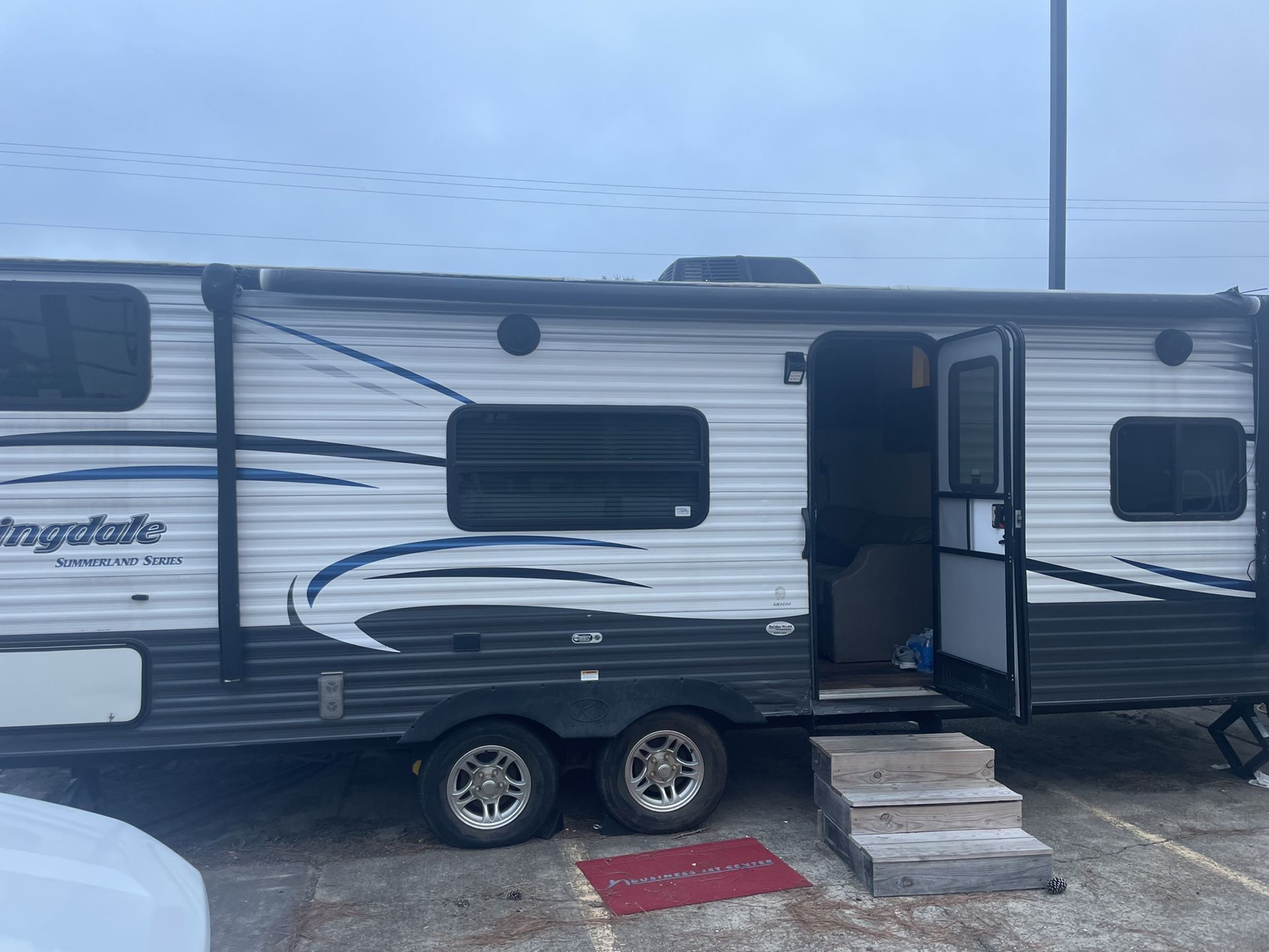 RV Summer land 2016 Good Condition Sleep 5 +, Full Kitchen Bathroom And Bedrooms