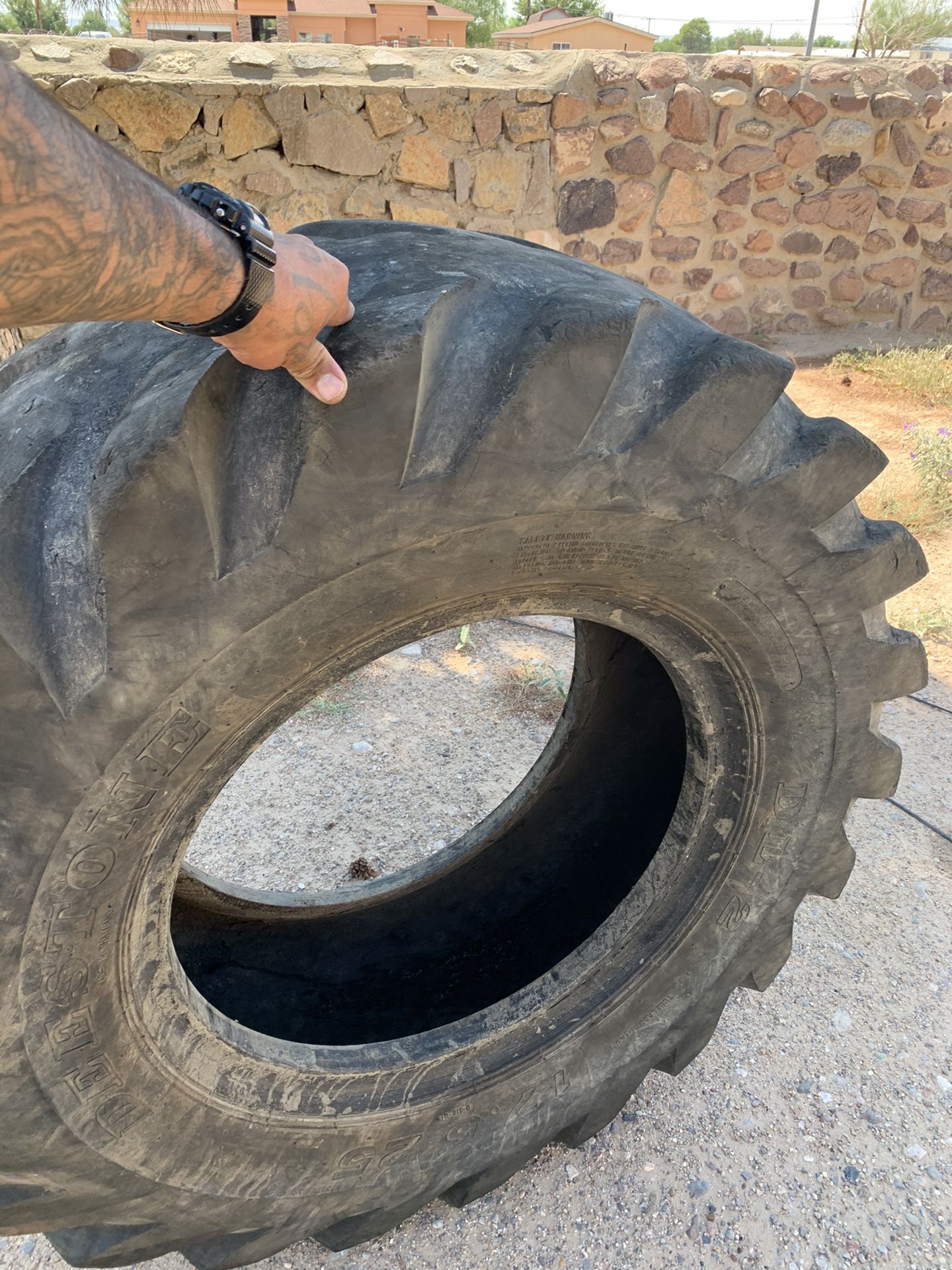 Cross fit tire tractor tire for working out
