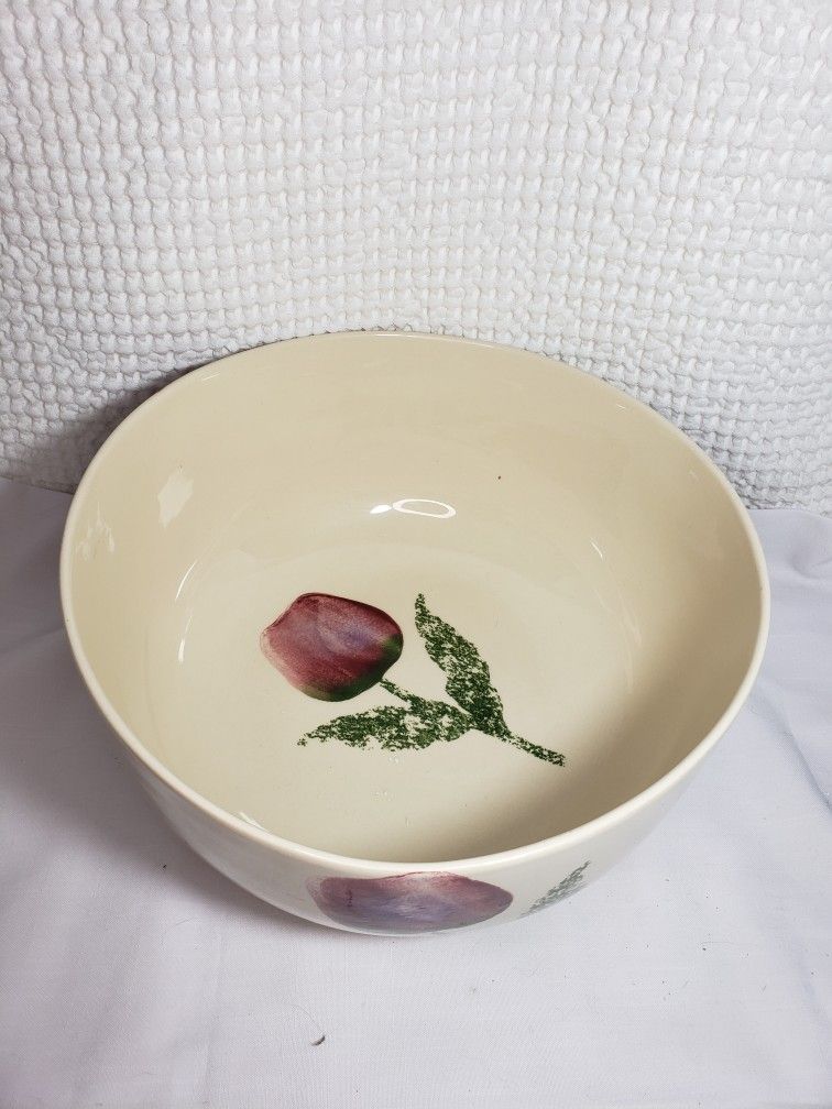 Vintage 1990 Hartstone pottery Tulip mixing/Salad bowl . Very good condition. Bowl measures 6"T X 13" W . Smoke free home. No chips or crazing.