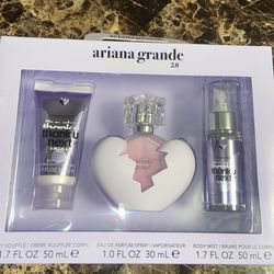 Ariana Grande Perfume Set Thumbnail
