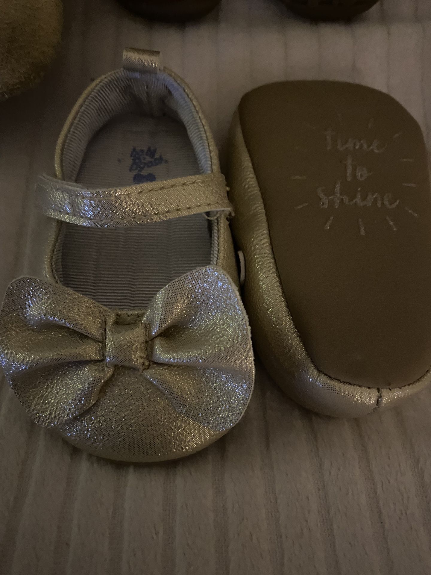 Baby Girl Shoes Size 6-12 Months (size 2)