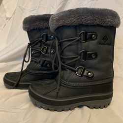 Kids Size 12 Snow Boots Thumbnail