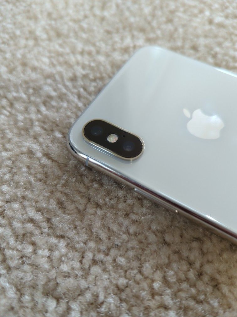 iPhone X 64GB Unlocked With Accessories