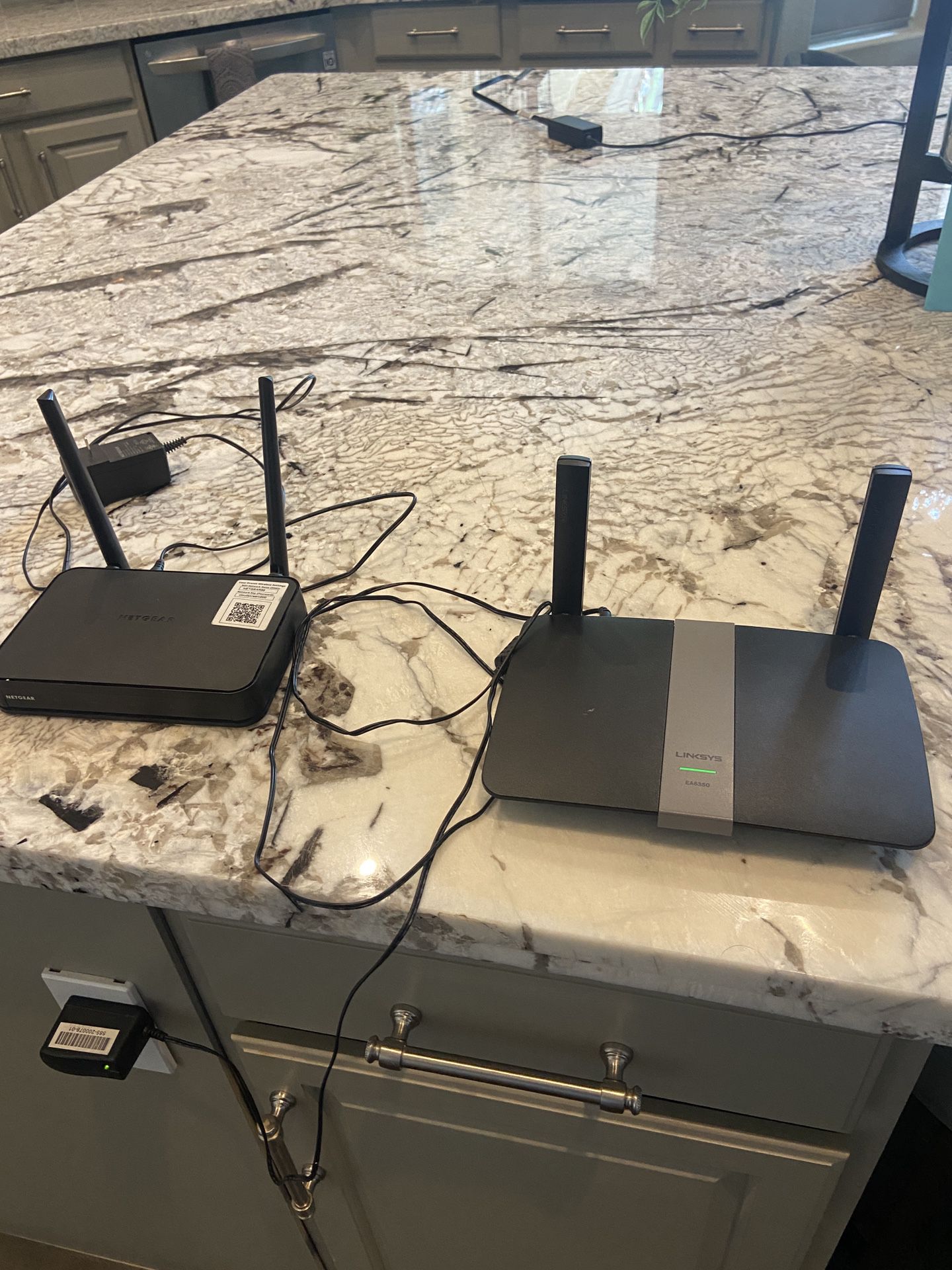 2 Wifi Routers Linksys and Netgear
