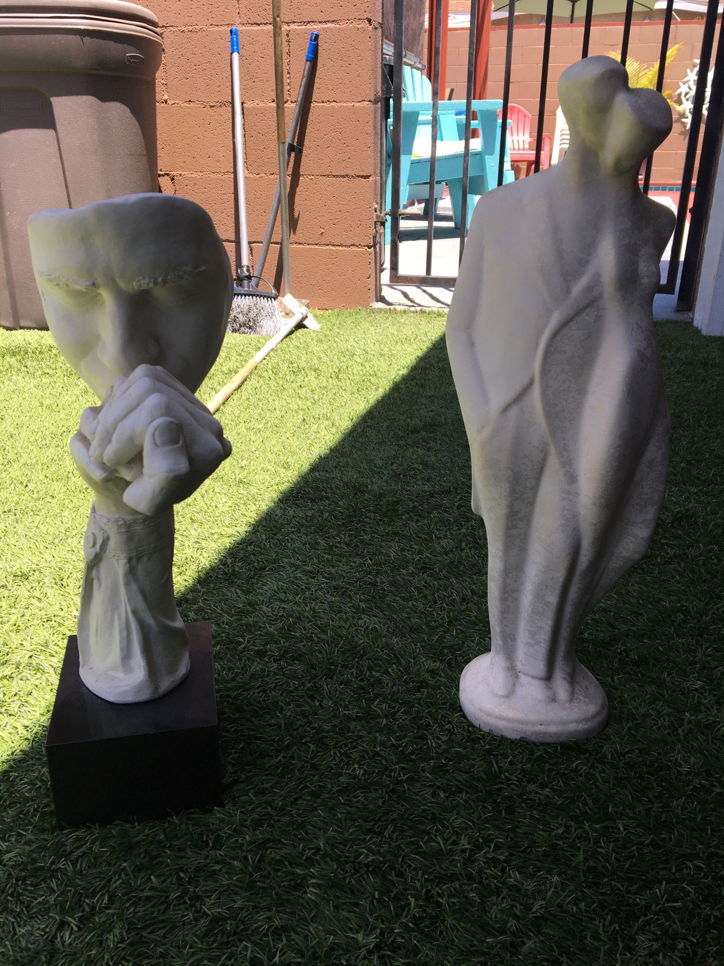 JOHN CUTRONE AUSTIN PRODUCTIONS LARGE FACE KISSING HAND TITLED AU