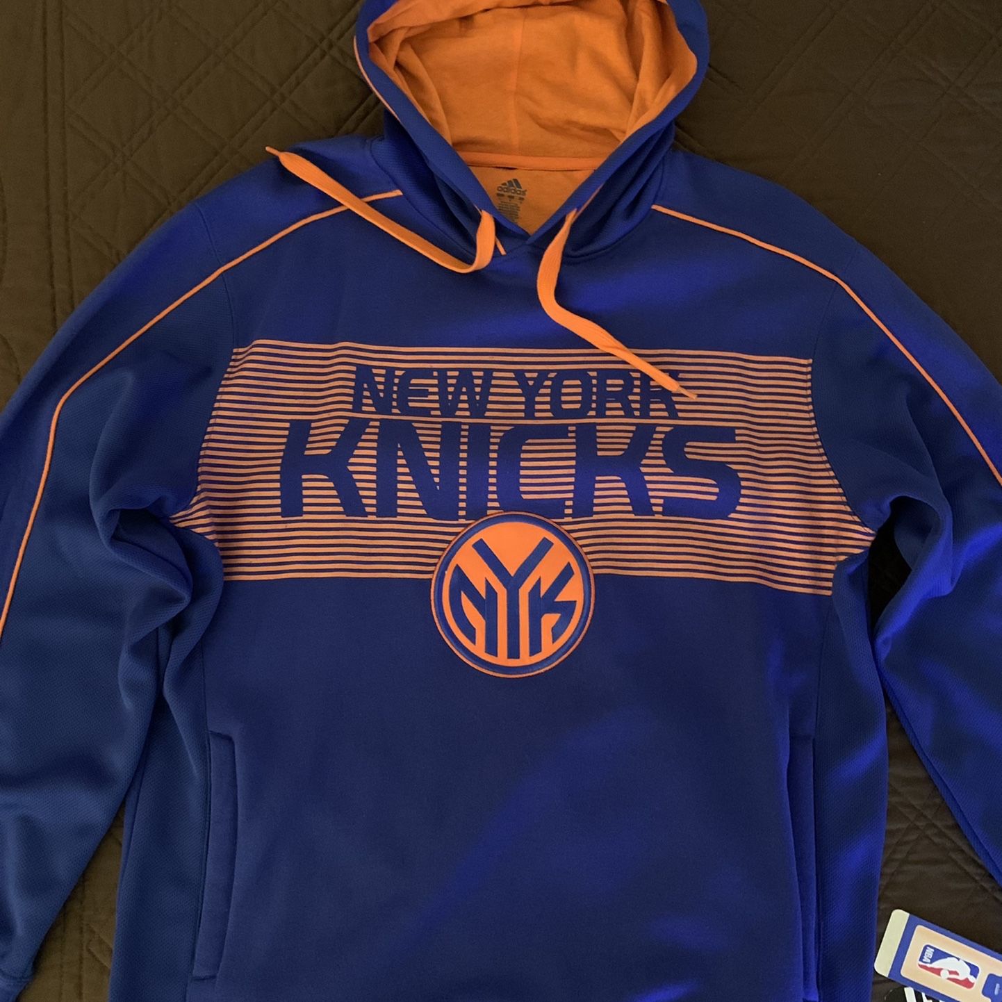 NY KNICKS HOODIE (Large)