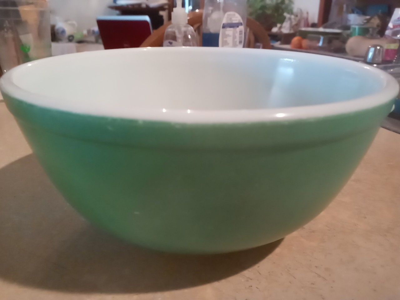 Vintage (1970s) Pyrex mixing bowl 9" x 5"