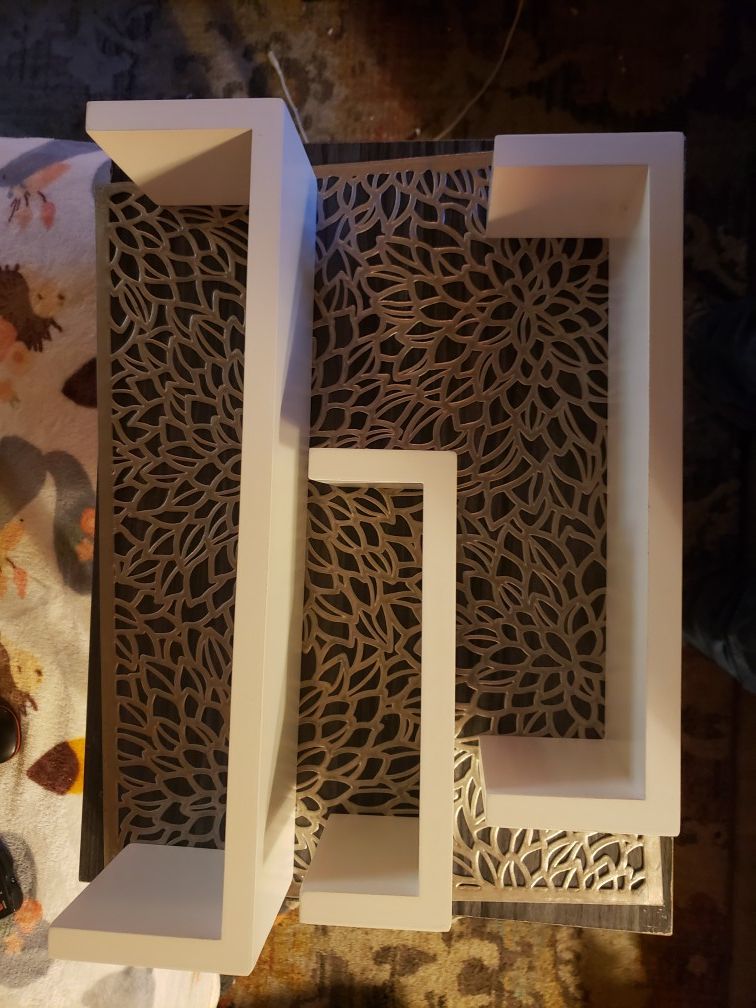 Floating shelves
