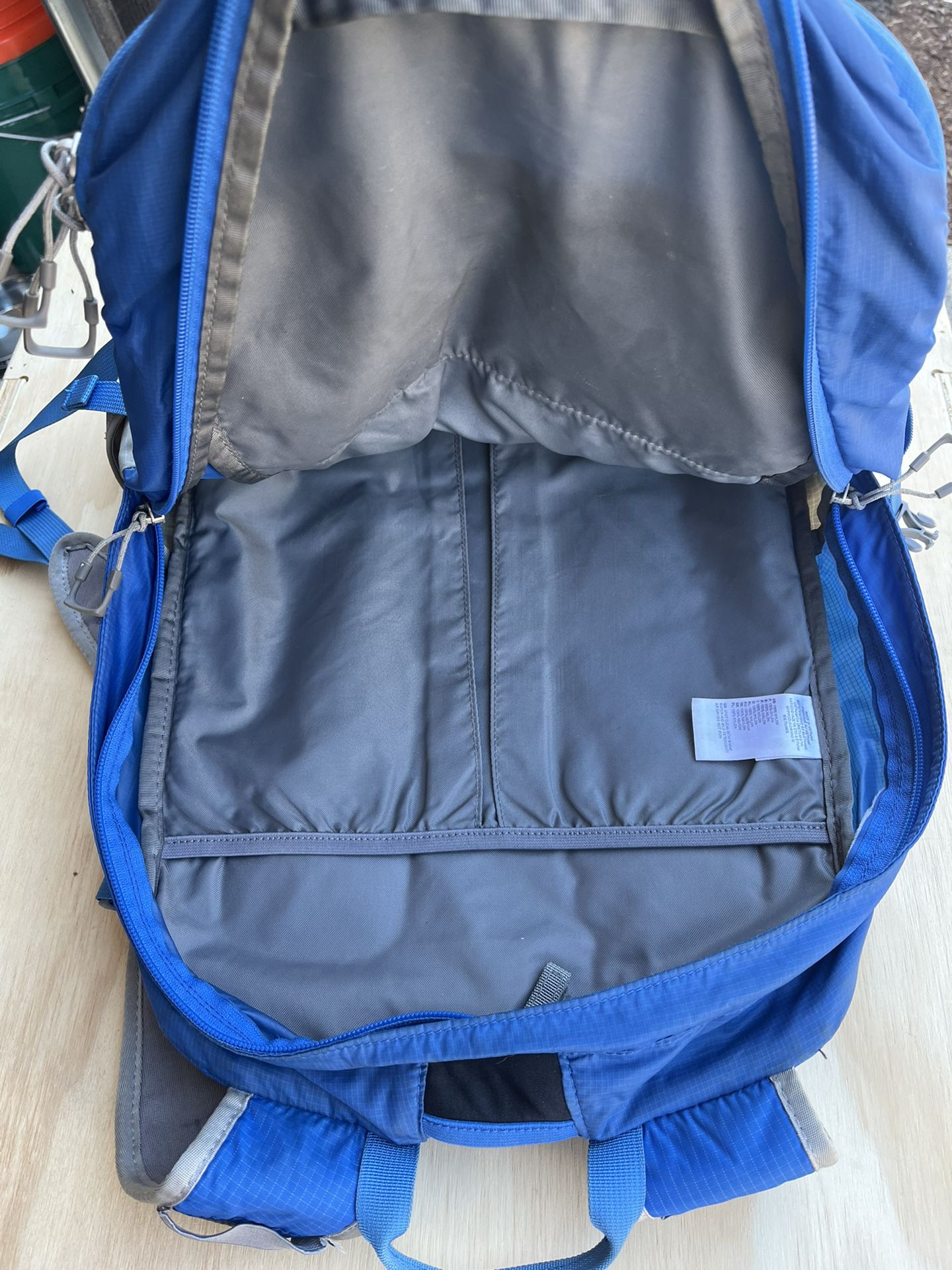 North Face Amgstrom 28 Hiking Pack