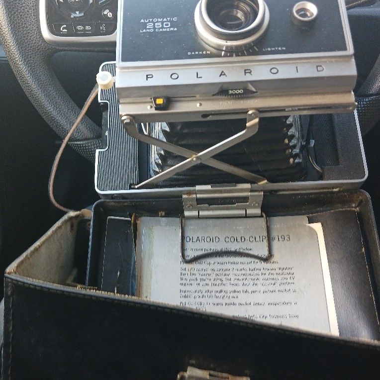 Poloroid Vintage Camera In Exvellent Condition