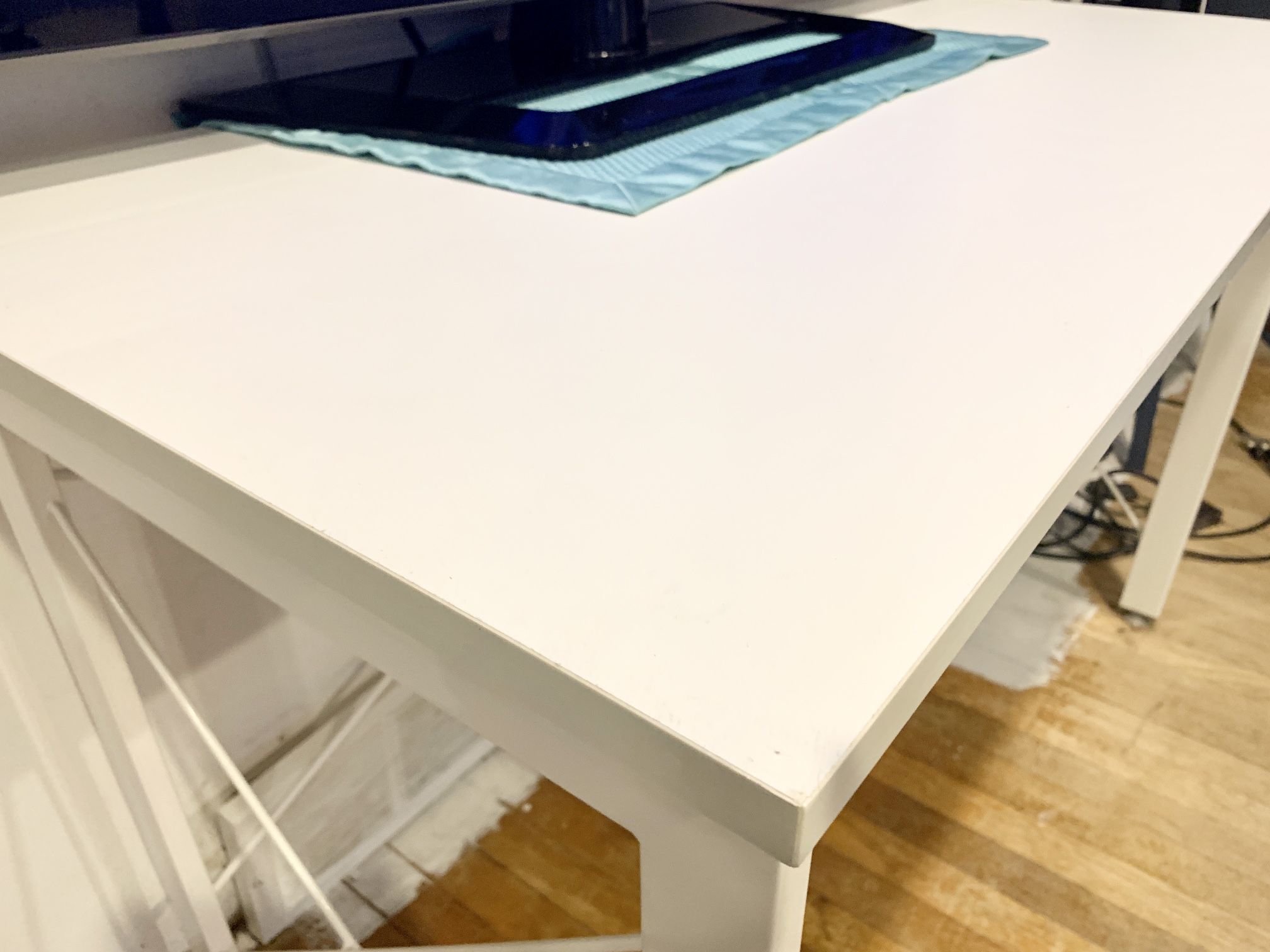 LIKE NEW! White DESK Or Use As Tv Stand, —-contact us when you can pick it up the same day!