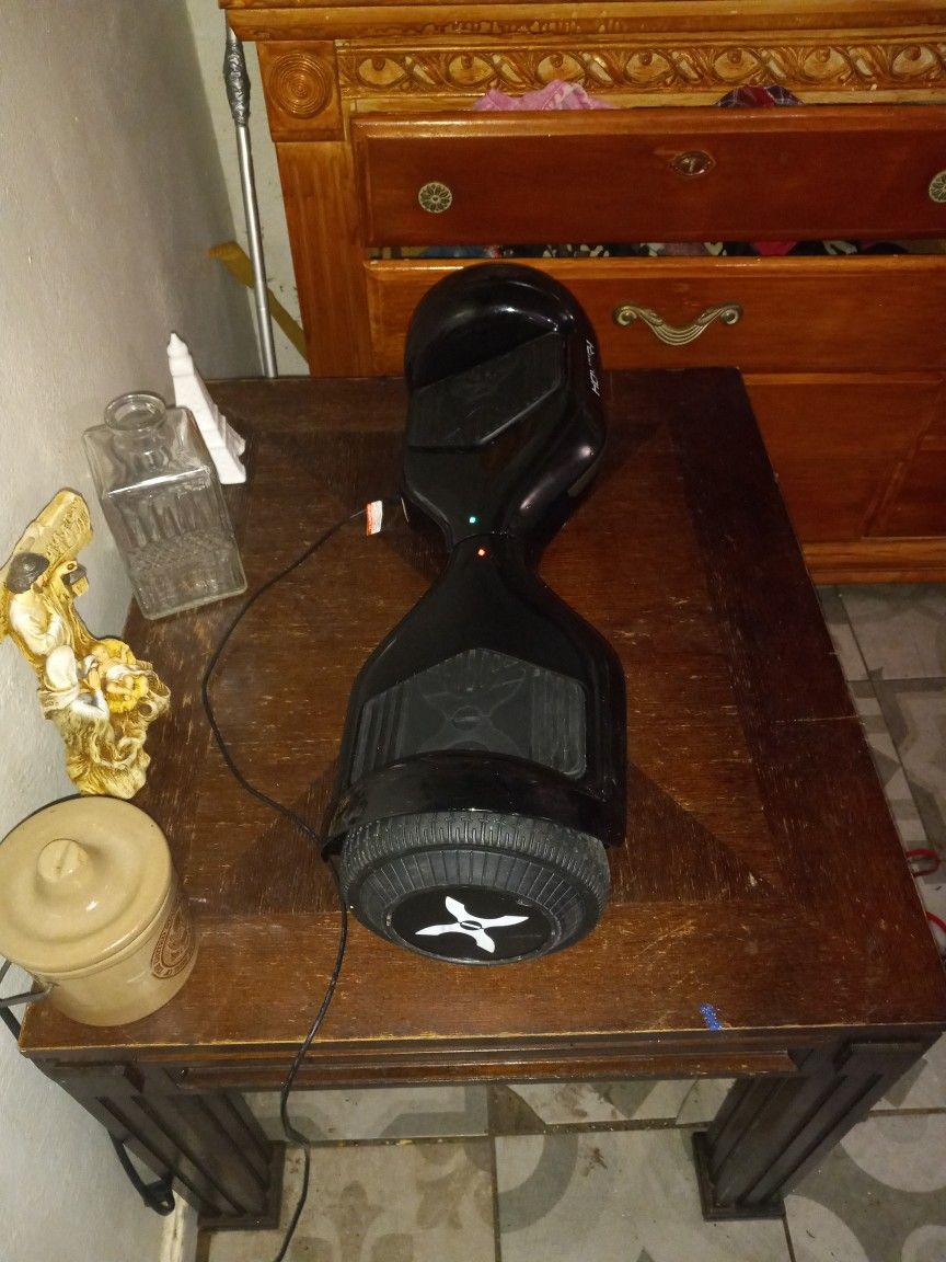 A Hover One Hoverboard In Excellent Condition With Charger