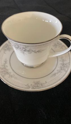 Noritake 62 pieces - 5 piece serving for 12 with creamer and sugar set Thumbnail