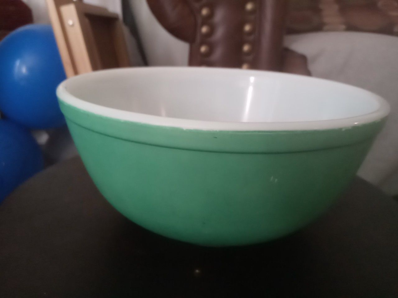 Vintage (1970s) Pyrex mixing bowl 9" x 5"